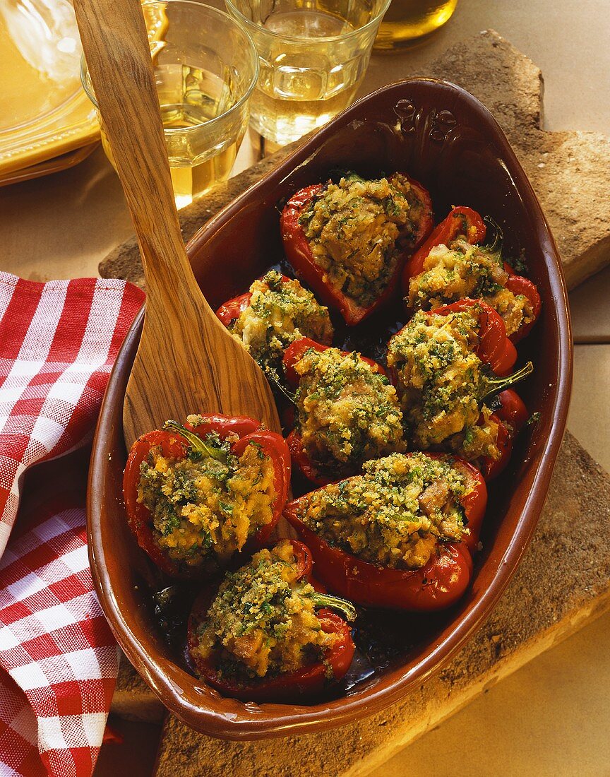 Red pepper halves with tuna and herb stuffing