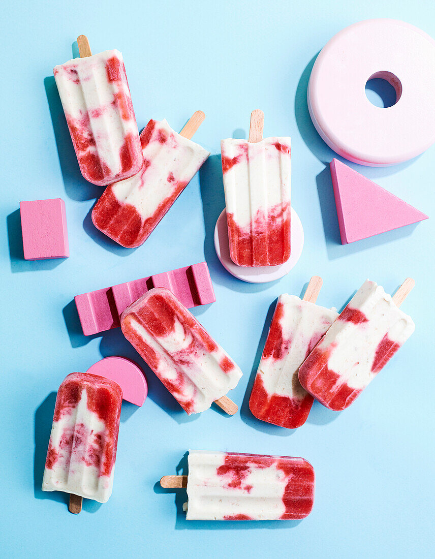 Strawberry and Banana Milkshake Pops