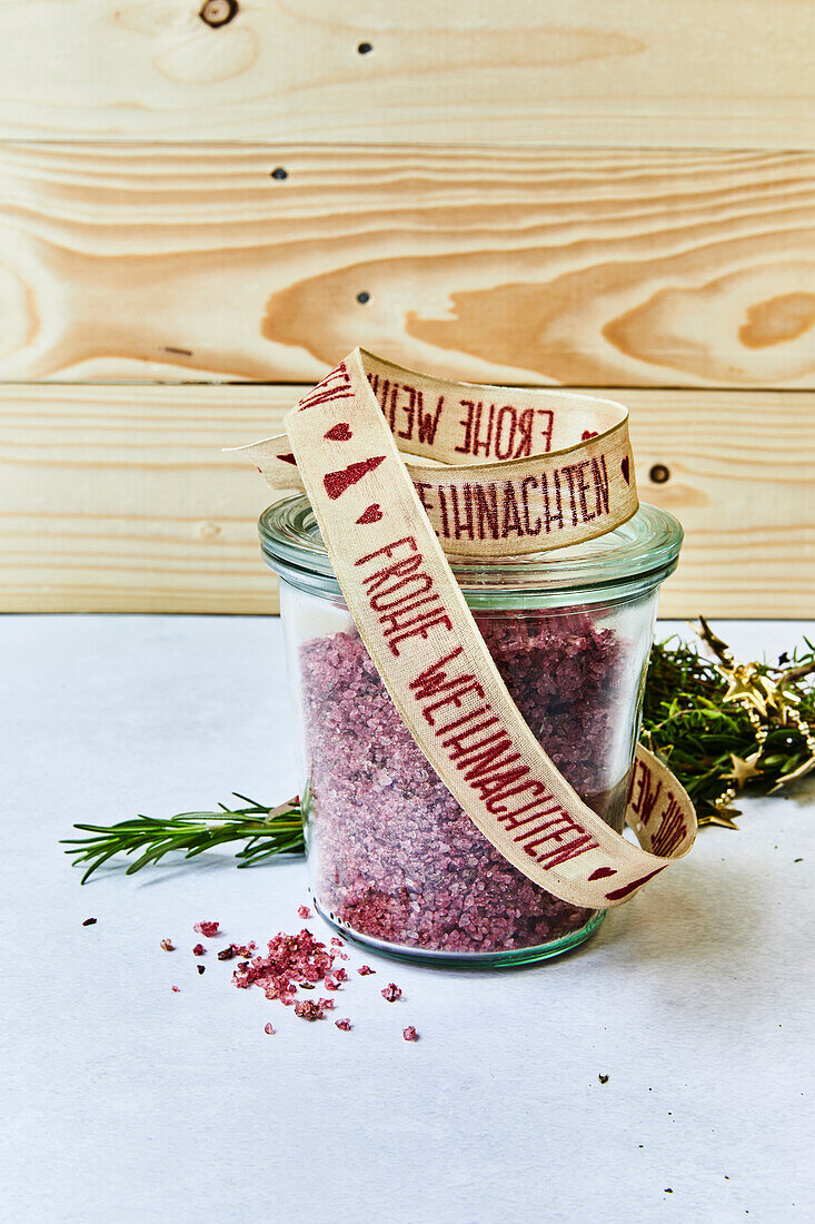 Raspberry salt as a gift