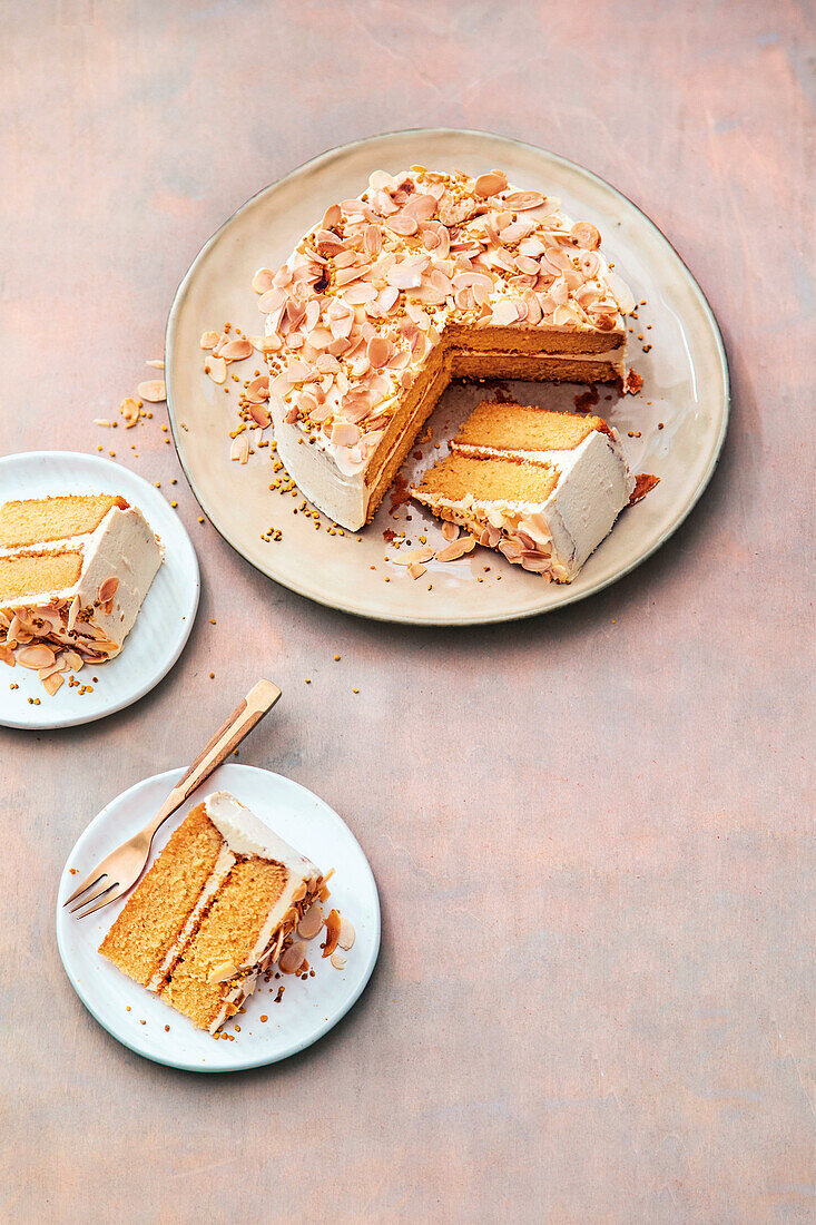 Torte mit Honig und Mandeln