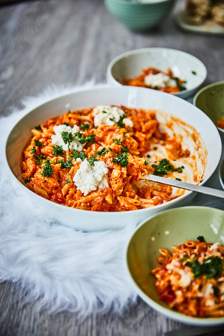 Penne mit Drei-Käsesauce