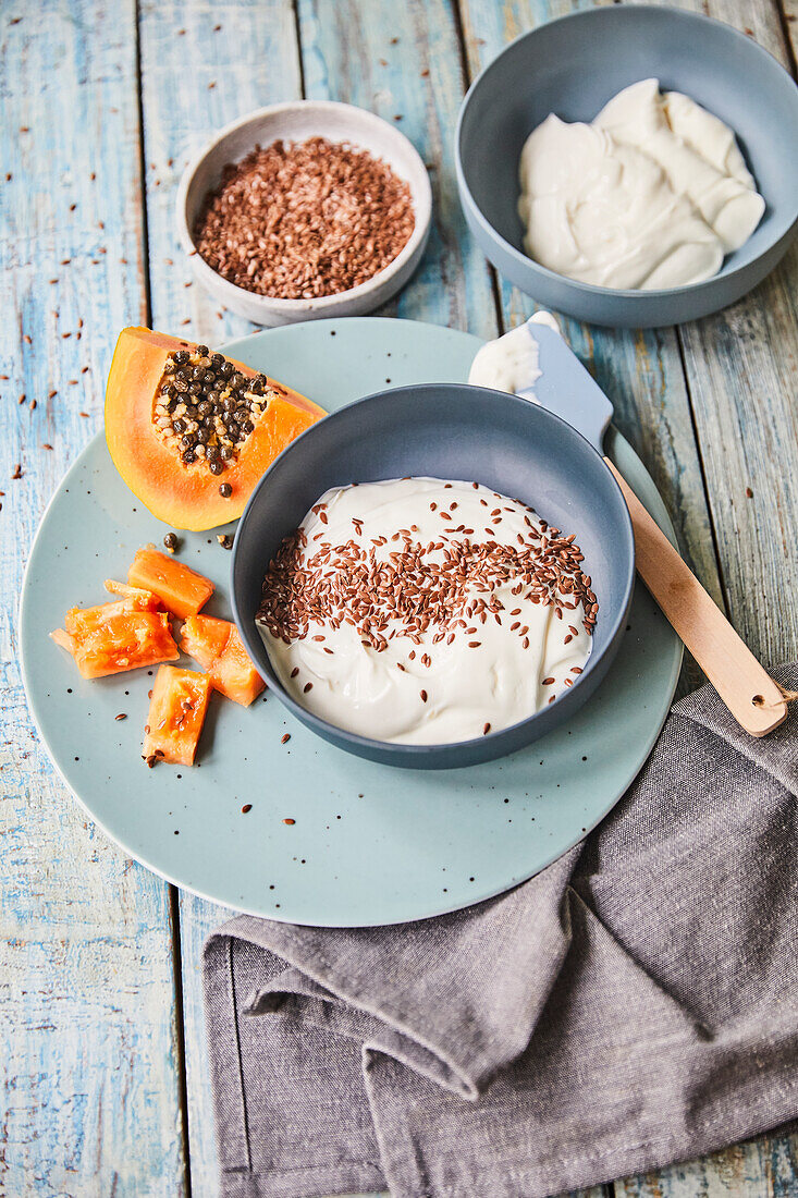 Natural yoghurt with linseed and papaya