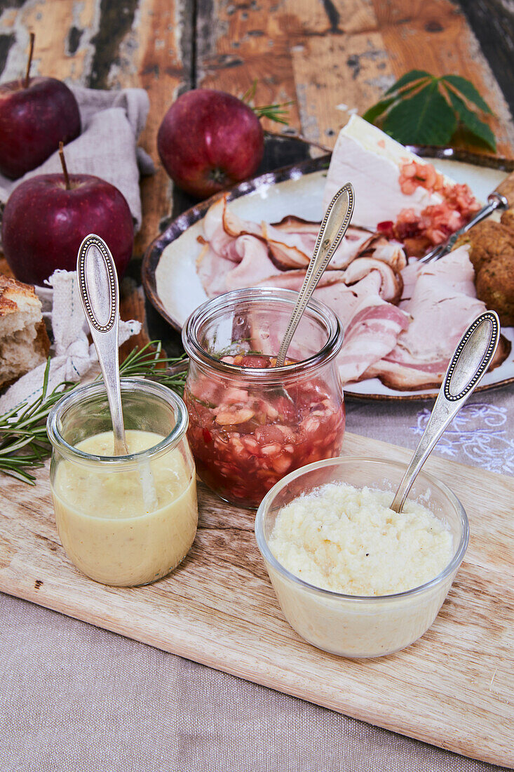 Verschiedene Apfelsaucen zum Picknick