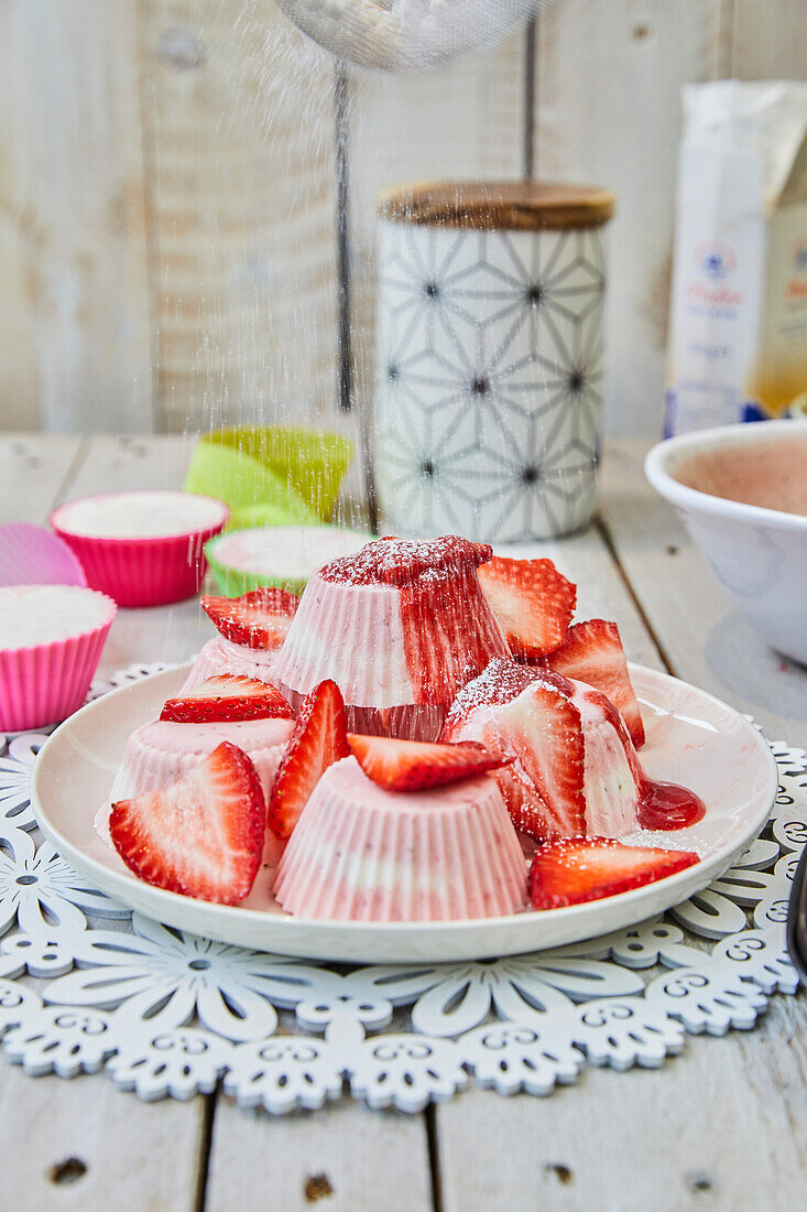 Erdbeer-Joghurt-Eistörtchen