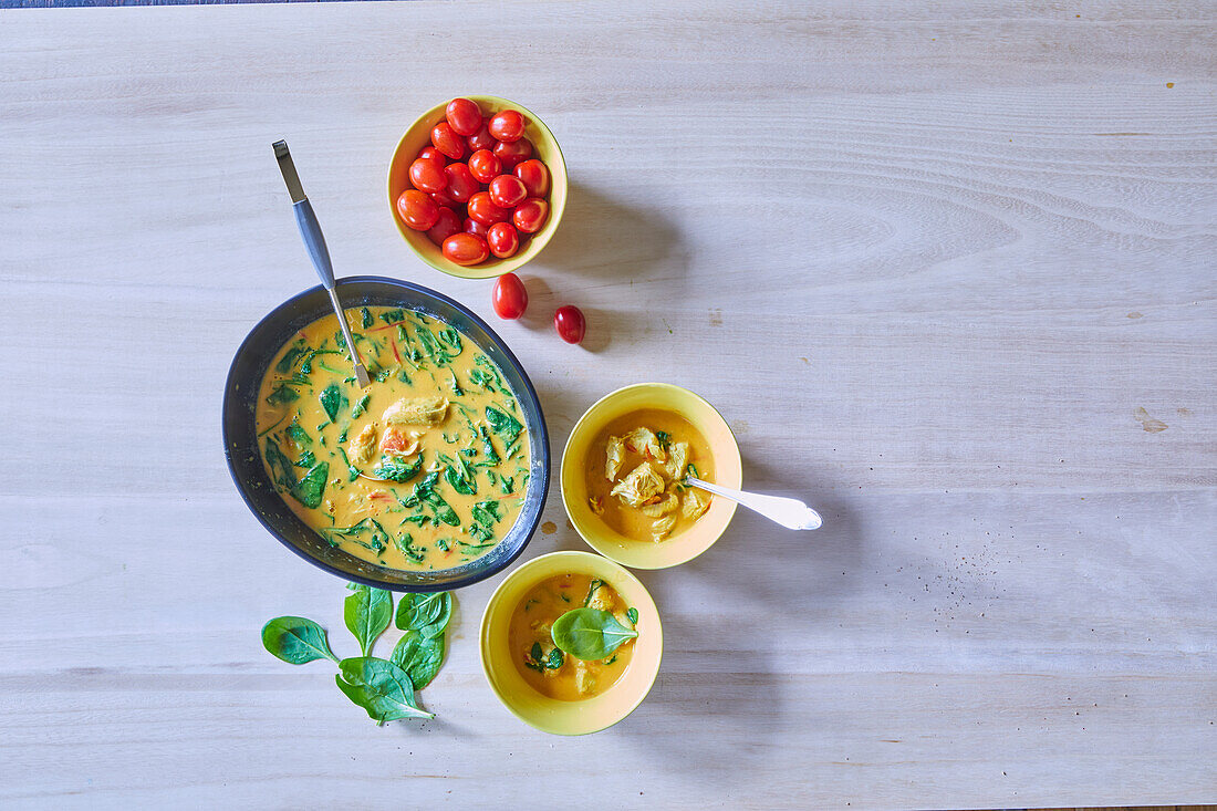 Chicken curry with spinach