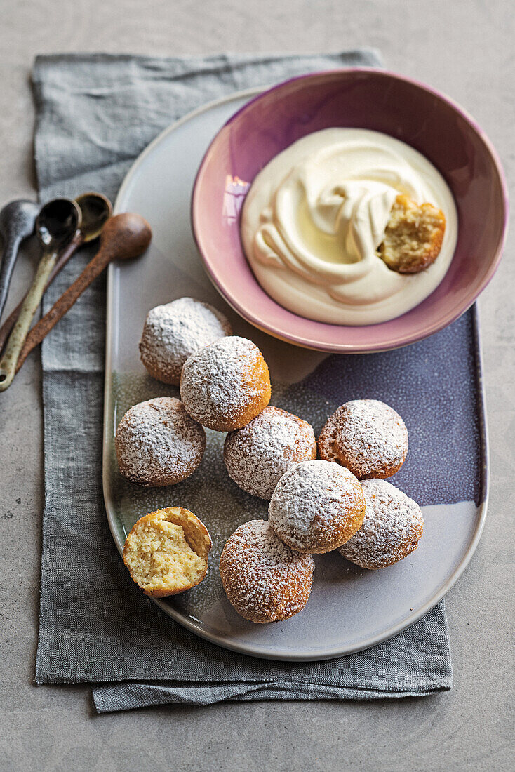 Ricottabällchen mit Vanillecreme