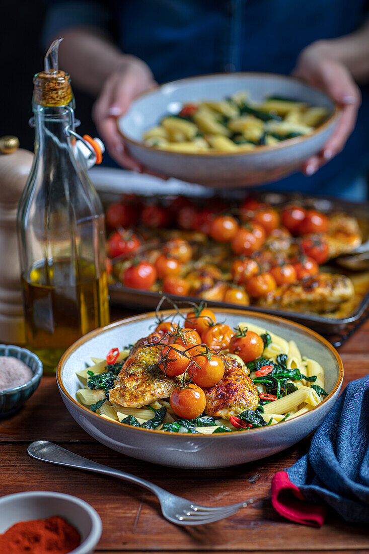 Pasta with spinach and baked chicken