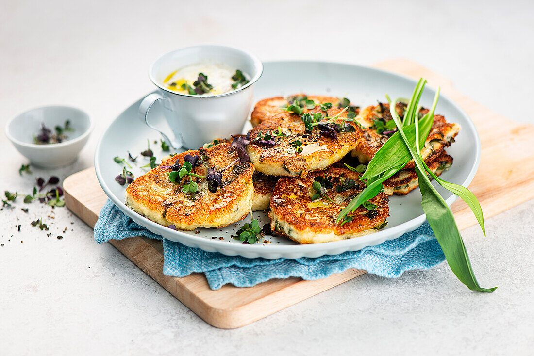 Curd cheese biscuits with wild garlic