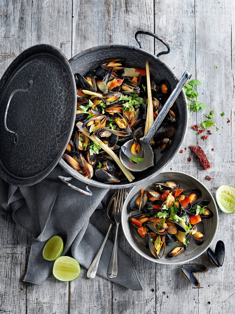 Mussels in Thai broth