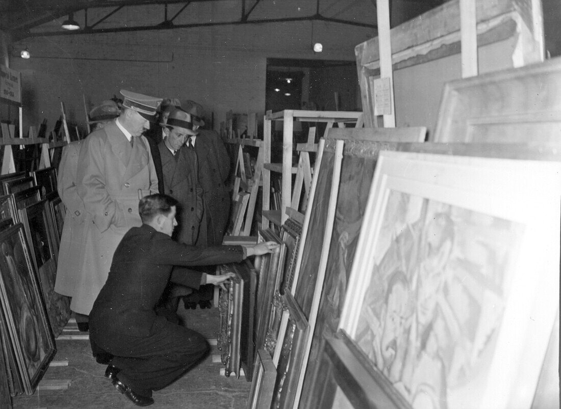 Adolf Hitler inspecting artwork