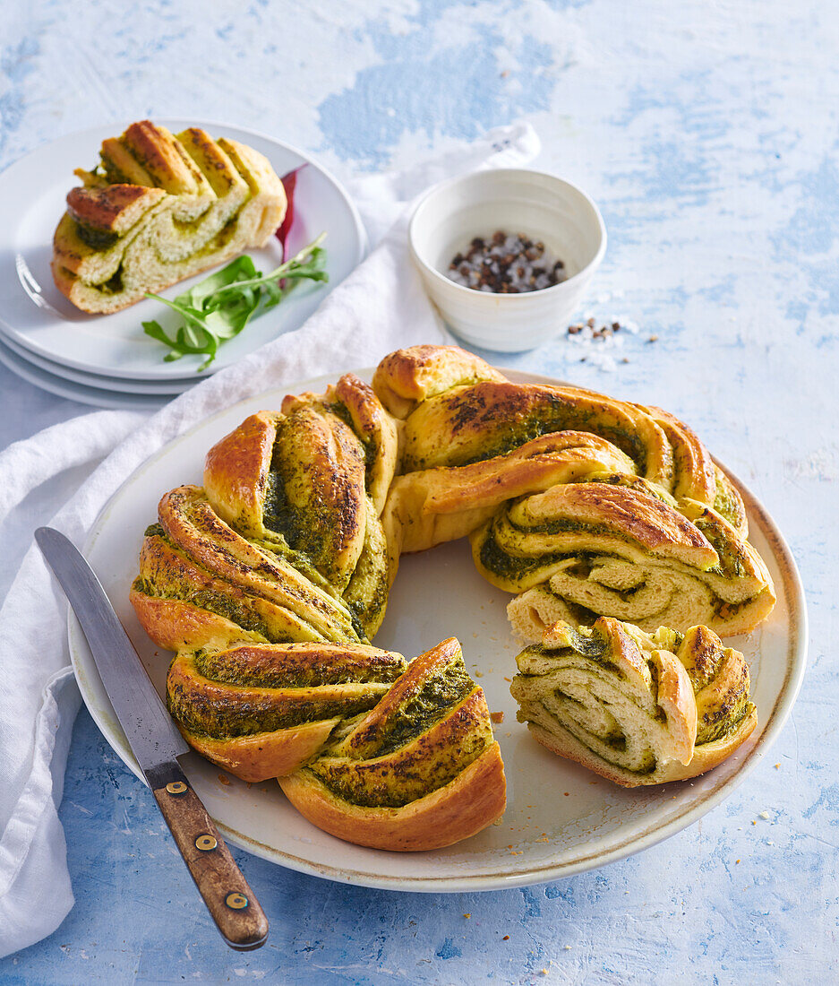 Bärlauch-Strudelbrot mit Schafskäse