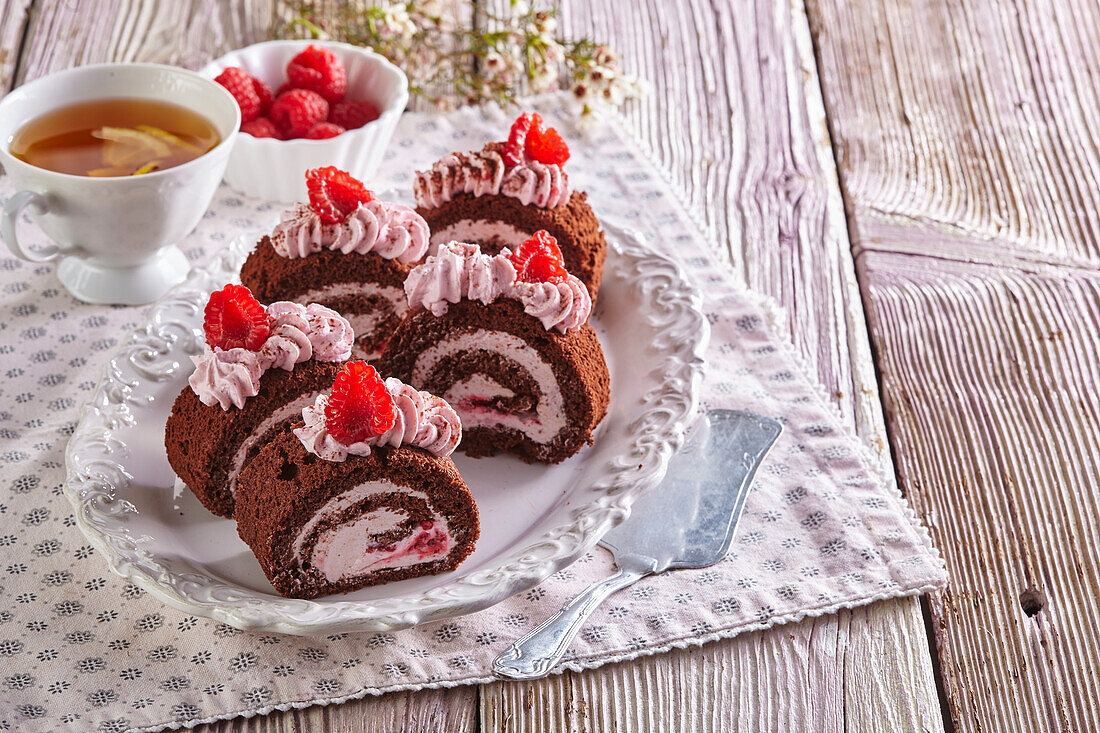 Sponge cake roll with raspberry cream (flourless)