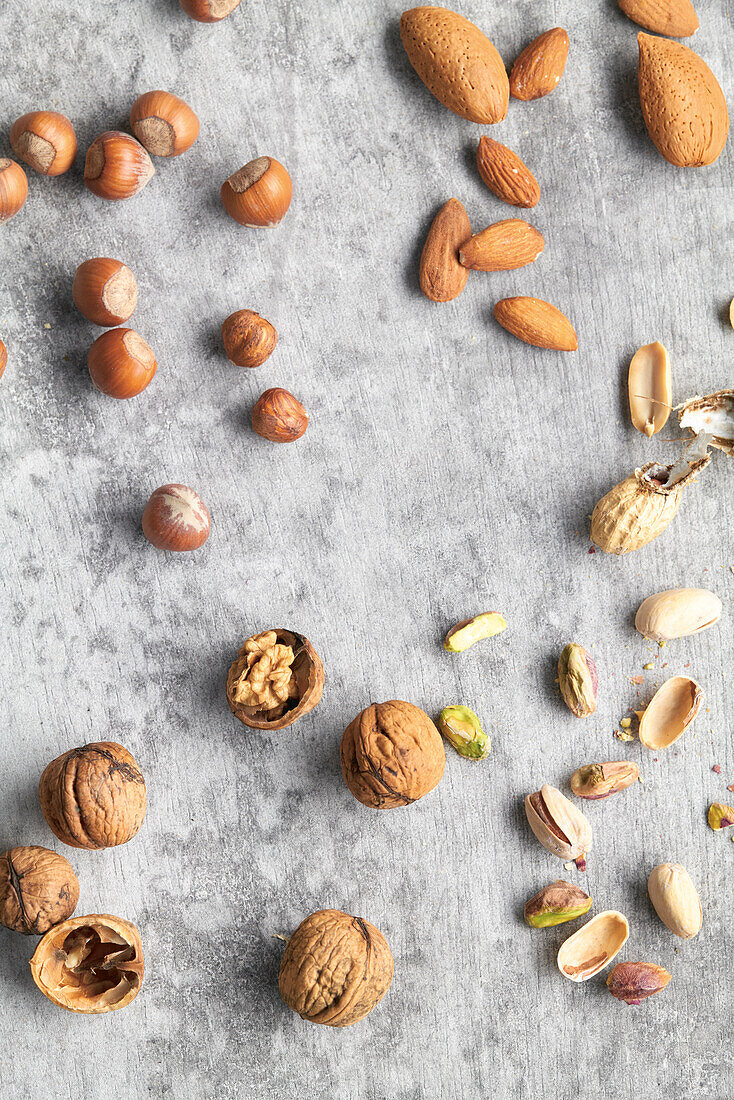 Hazelnuts, almonds, peanuts, pistachios, walnuts