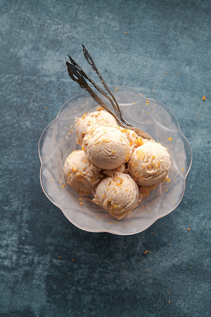Almond ice cream with candied oranges