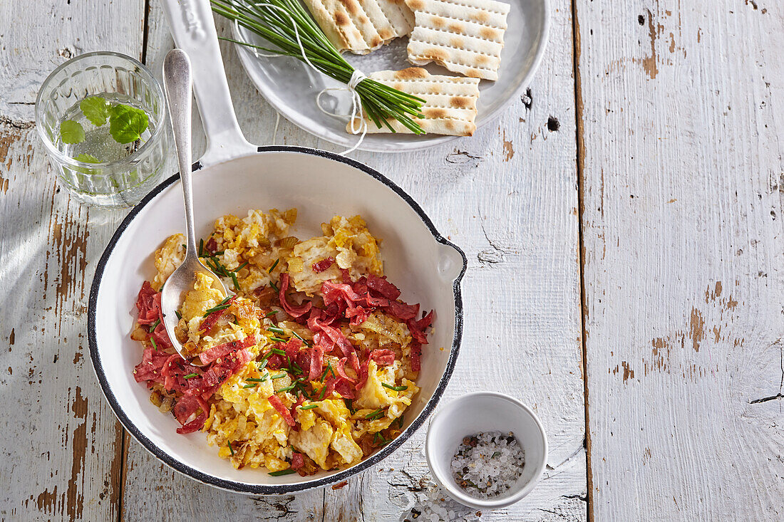 Matzah porridge with salami and onions