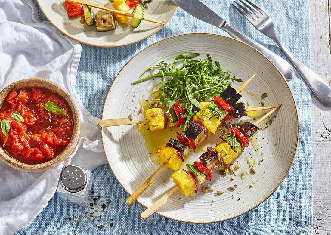 Gemüsespieße mit Polenta