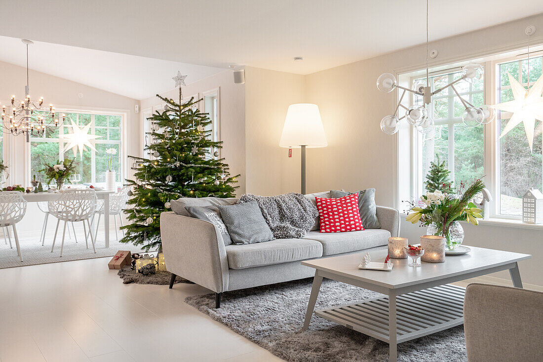 Living room with Christmas tree, Christmas decorations and dining table in the background