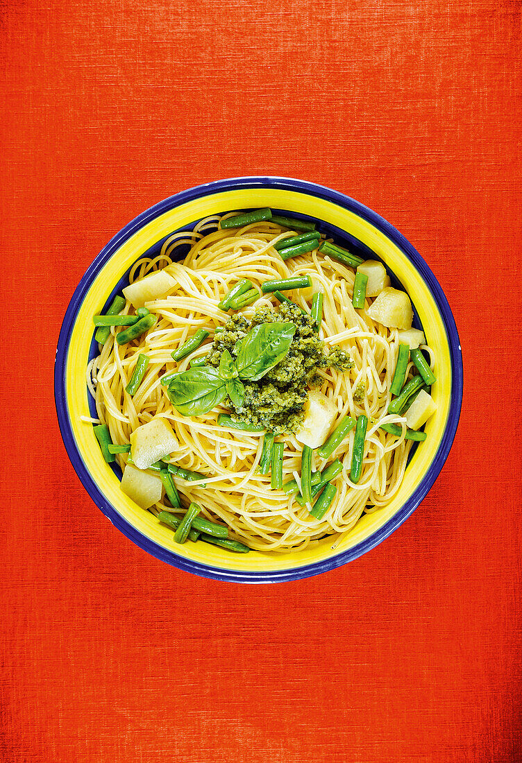 Spaghetti with beans, potatoes and pesto