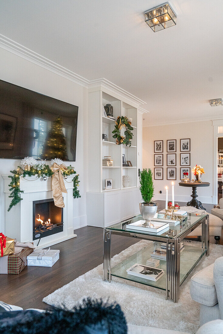 Living room with fireplace, Christmas decorations and picture gallery on the wall