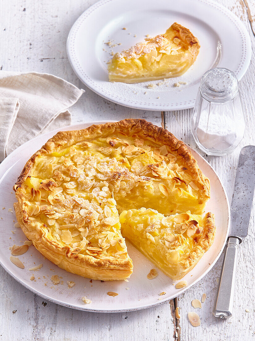 Französischer Apfelkuchen mit Mandelblättchen