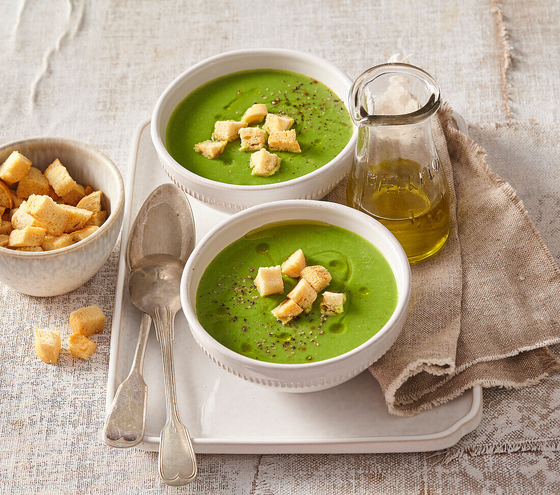 Creamy wild garlic soup with croutons