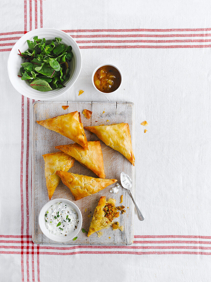 Lamb tikka samosas