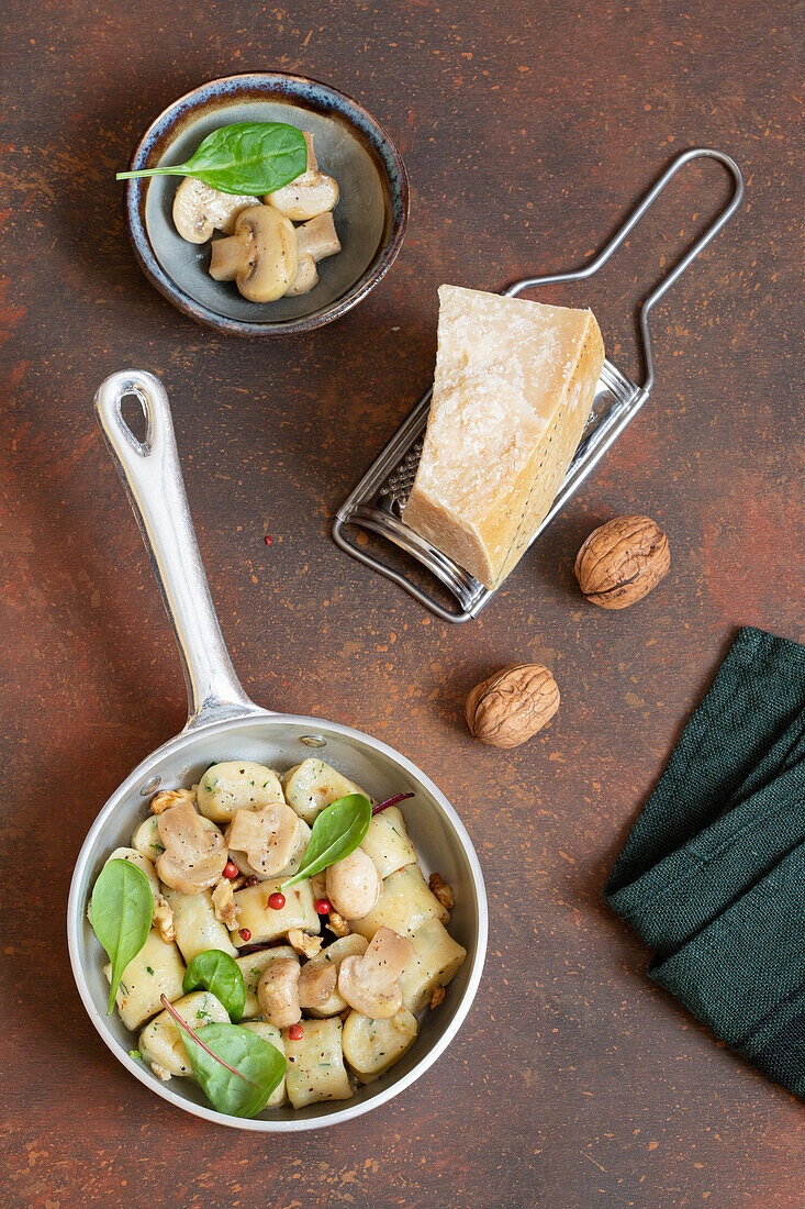 Ricotta-Spinat-Gnocchi mit Pilzen