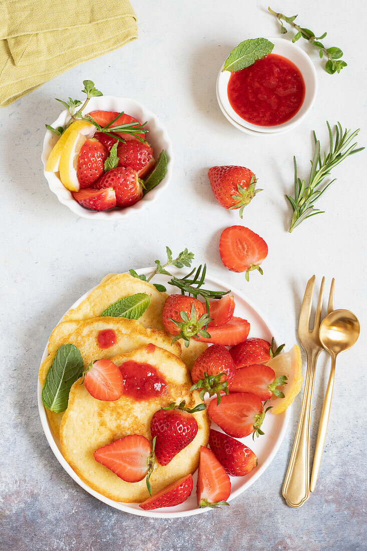 Vanilla pancakes with coulis and strawberry salad