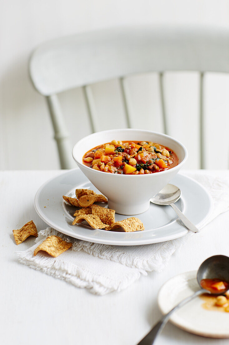Minestrone soup with crackers