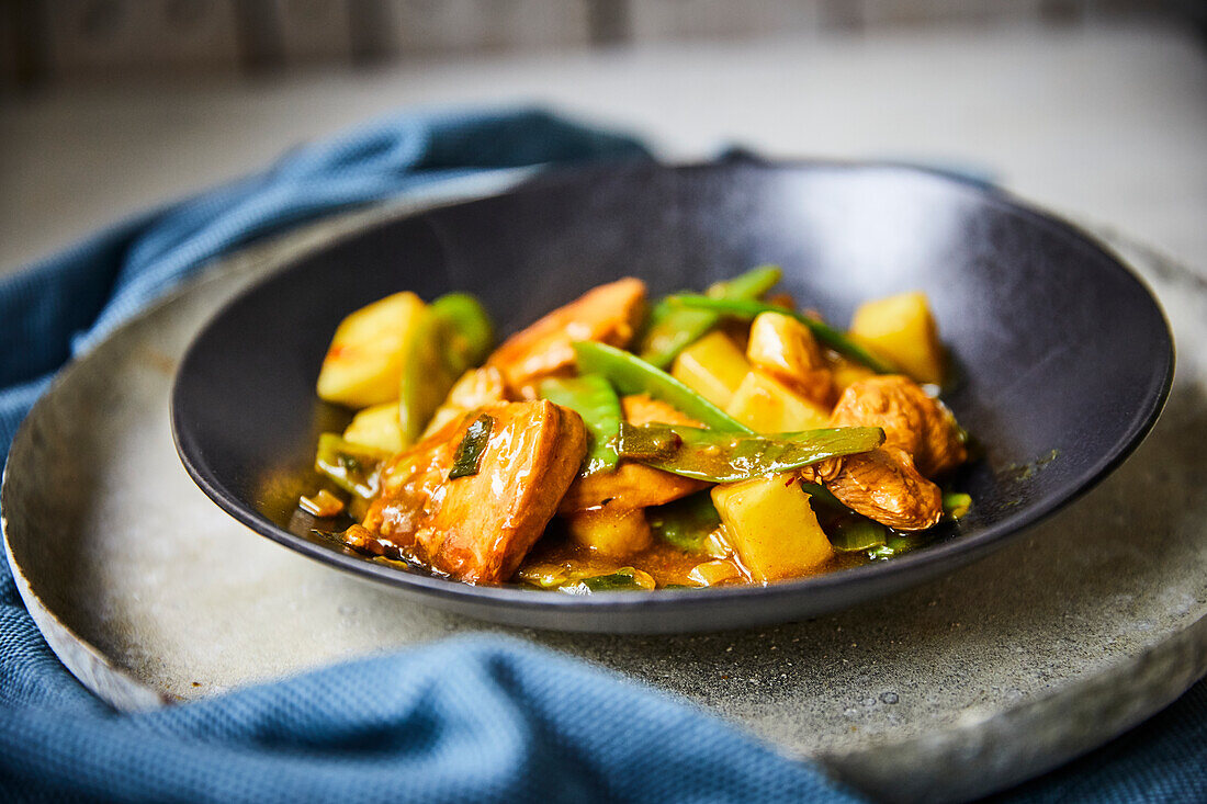 Chicken curry with tofu and vegetables