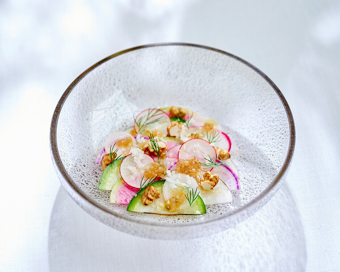 Carpaccio of radish and black radish with walnuts