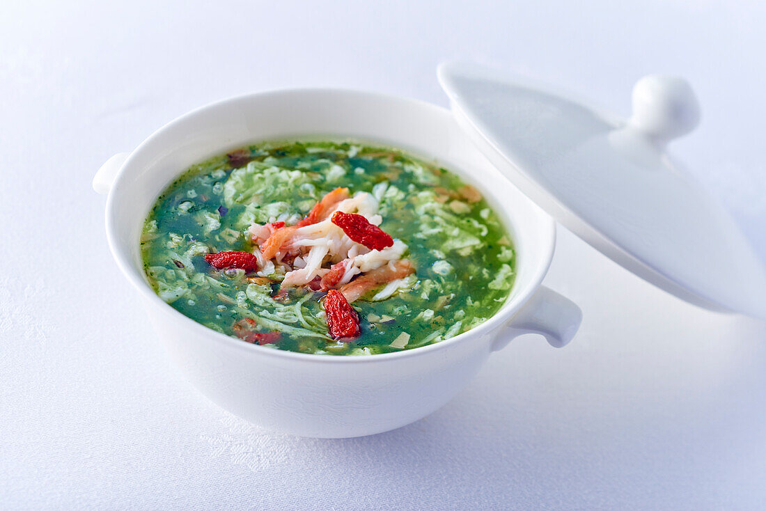 Spinach soup with tofu and shrimp