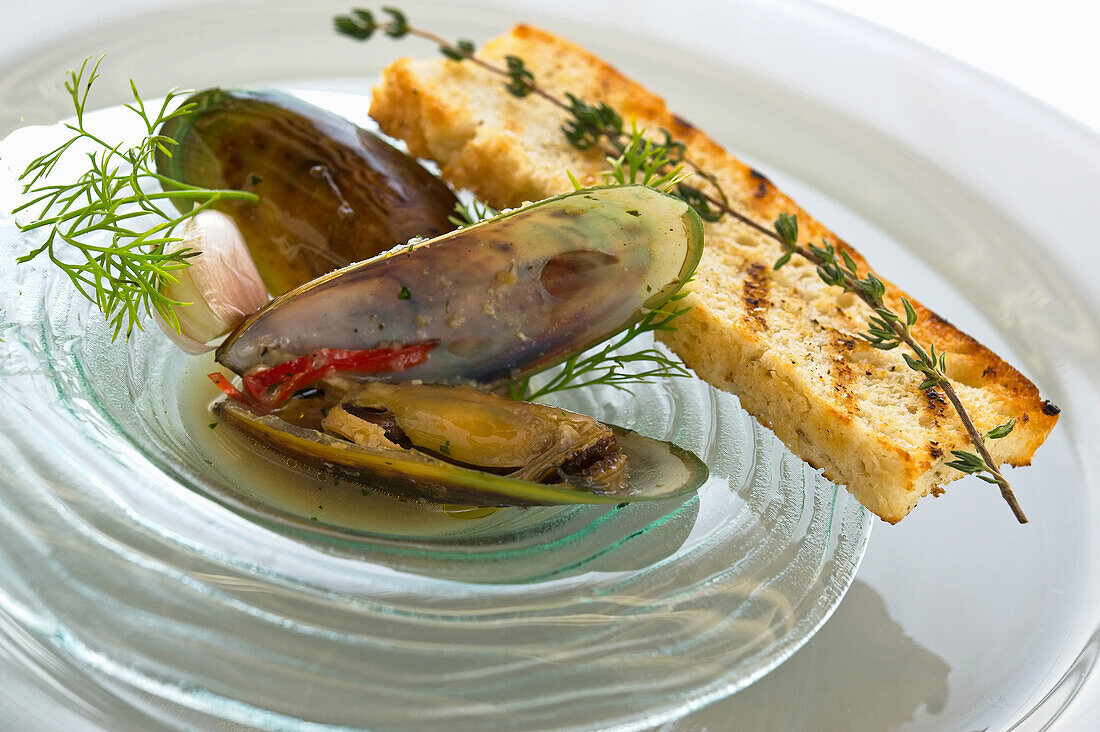 Boiled mussels with baguette