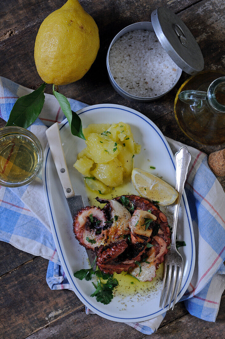 Fried octopus with potatoes