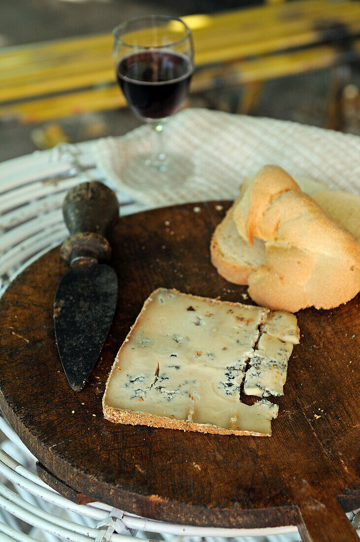 Mature gorgonzola with a glass of wine