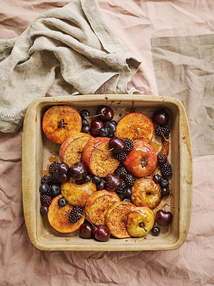 Roast dark berries and apples