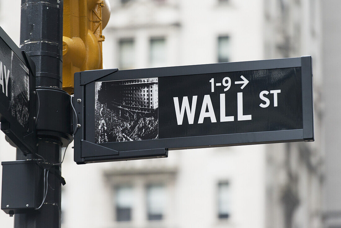 Straßenschild für Wall Street; New York City, New York, Vereinigte Staaten Von Amerika