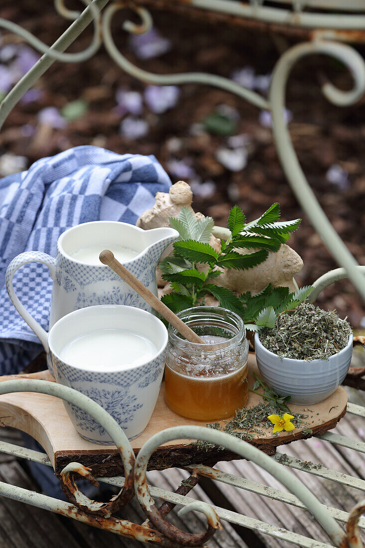 Spiced milk for digestive headaches