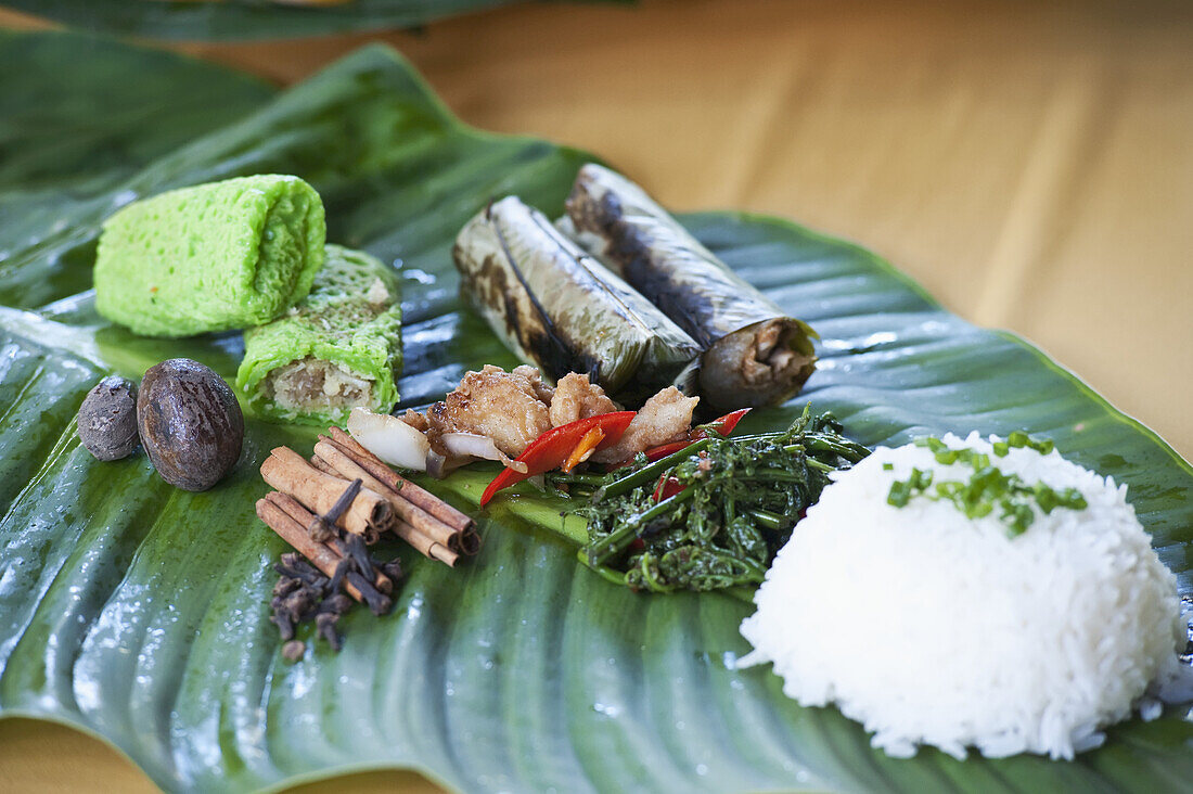 Einheimisches Essen im Ulu Temburong National Park Resort; Brunei