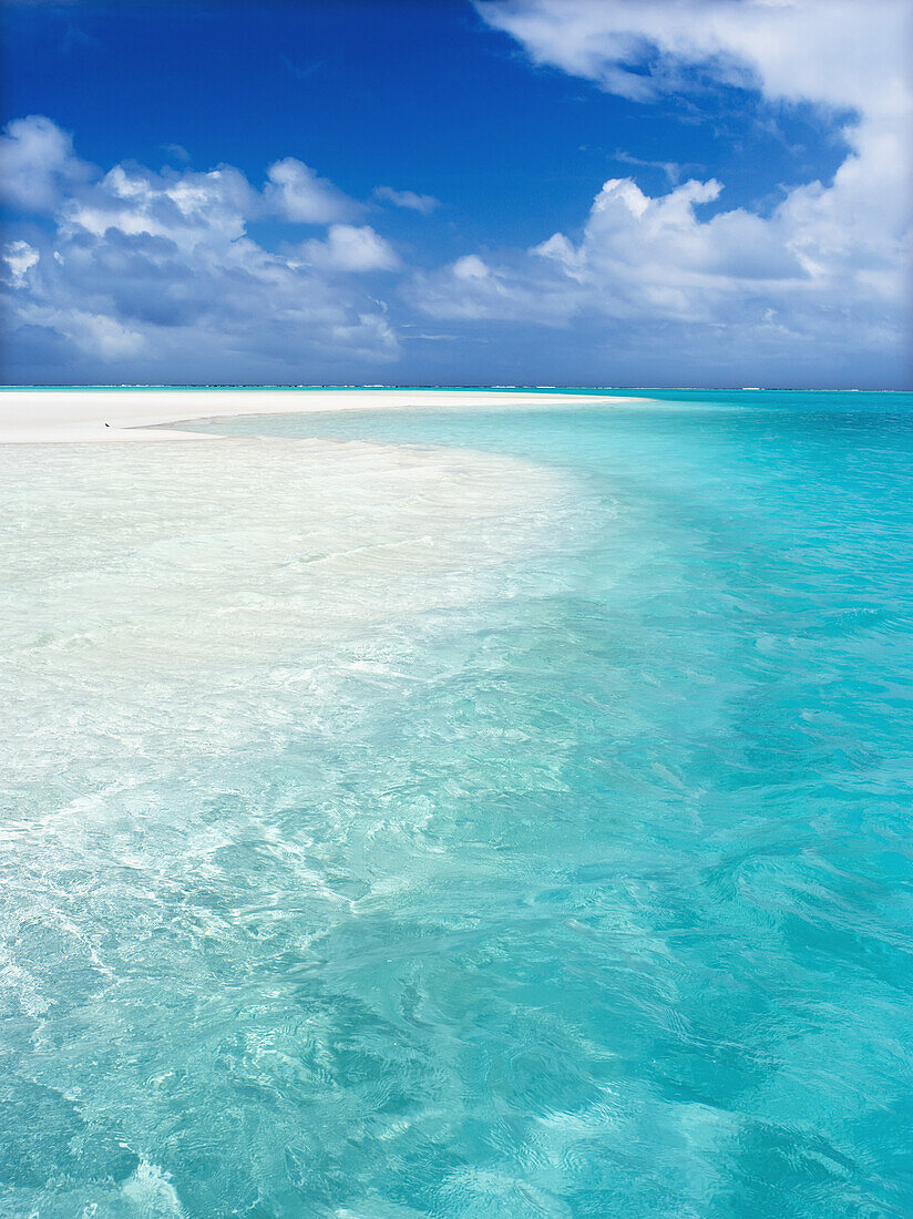 Weißer Sandstrand und türkisfarbenes Wasser; Barefoot Island, Aitutaki, Cook Inseln