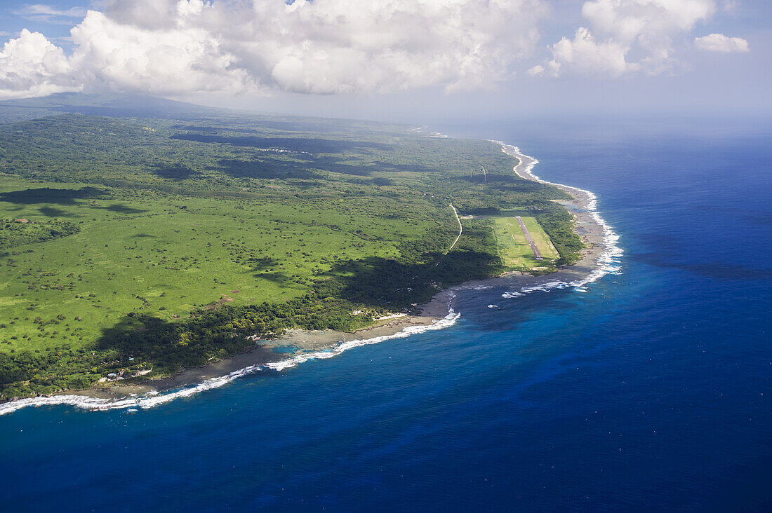 Luftaufnahme der Küstenlinie der Insel Tanna; Vanuatu