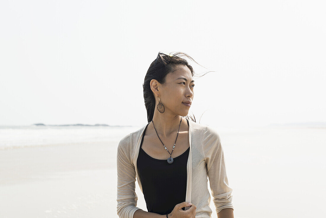 Porträt einer jungen Frau, die zurückblickt; Huohu, Taiwan