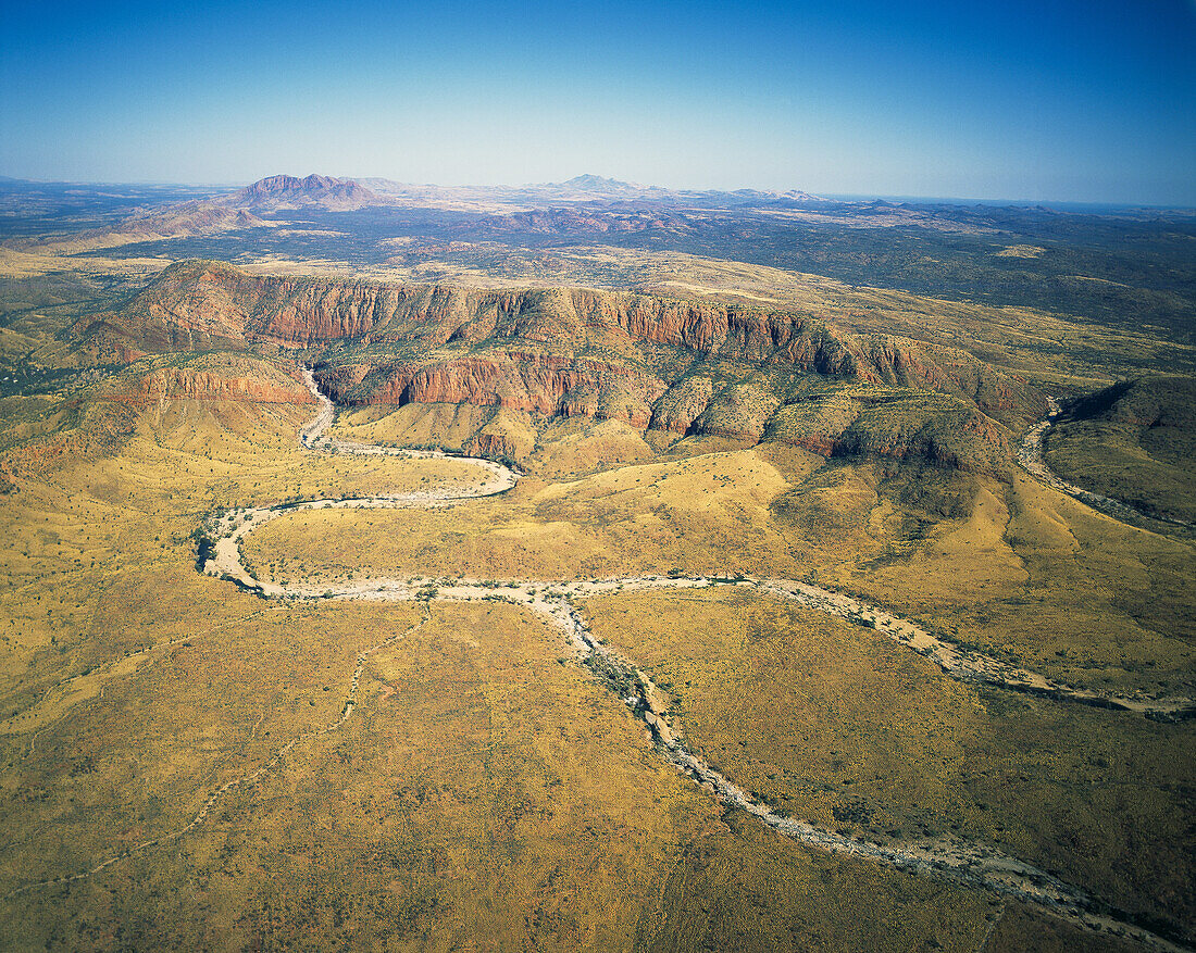 Luftaufnahme über die West Mcdonnell Ranges, Zentralaustralien; Northern Territory, Australien