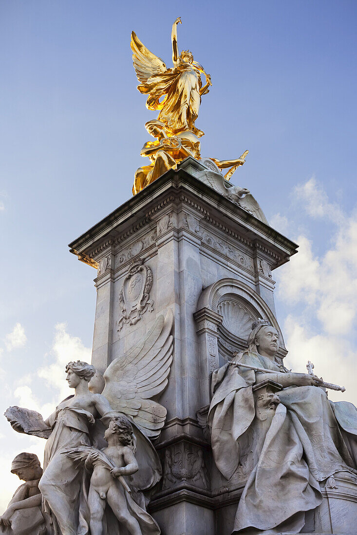 Victoria-Gedenkstatue am Buckingham Palace; London, England