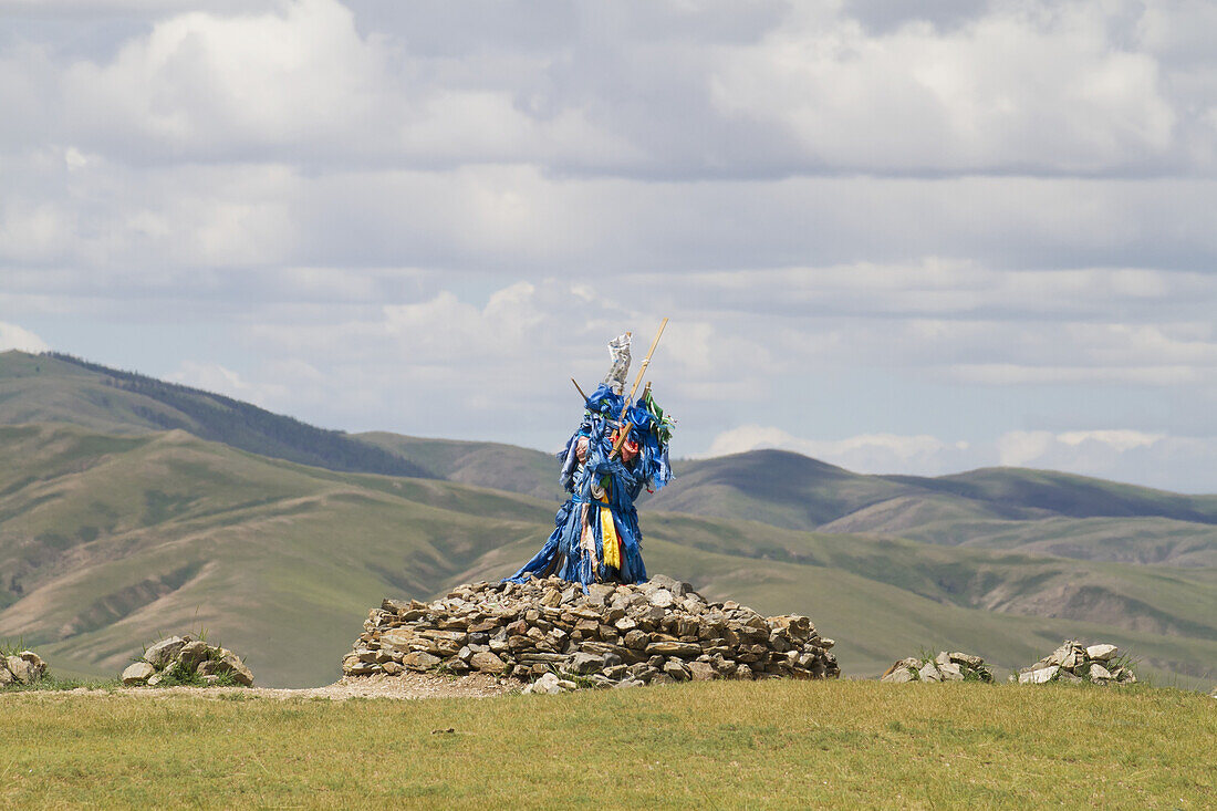 Ovoo mit Gebetsfahnen, Karakorum (Kharkhorin), Ã-vÃ¶rkhangai-Provinz, Mongolei