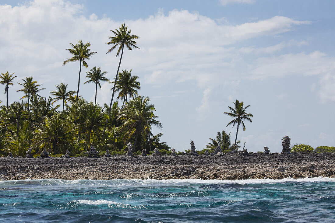Tropische Insel mit Palmen und dem Ozean; Tahiti