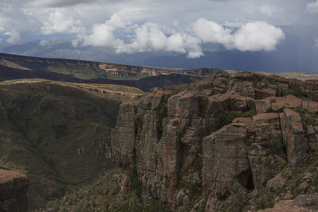 Die felsige und wilde Landschaft und die Ausblicke des Toro-Toro-Nationalparks; Bolivien