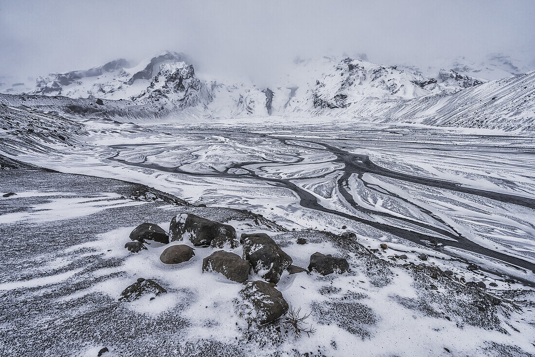 Überreste des Gletschersees und des Berges, der einst am Fuße des 2010 erloschenen Vulkans Eyjafjallajokull lag; Thorsmork, Island