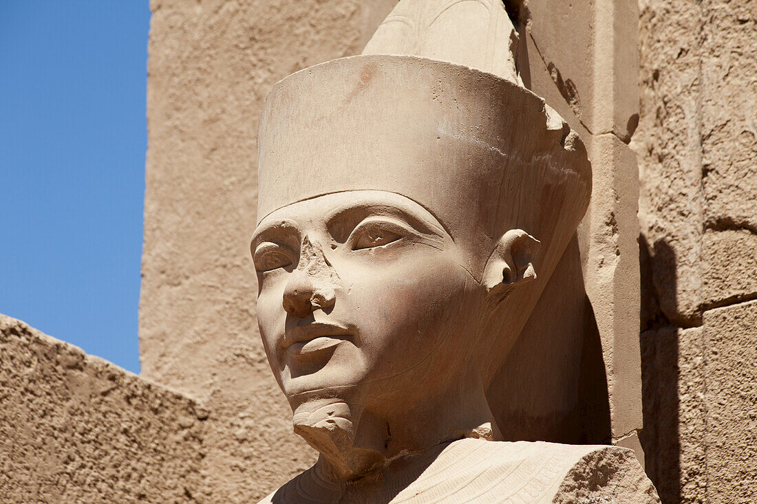 Statue des Pharaos, Karnak-Tempel; Luxor, Ägypten