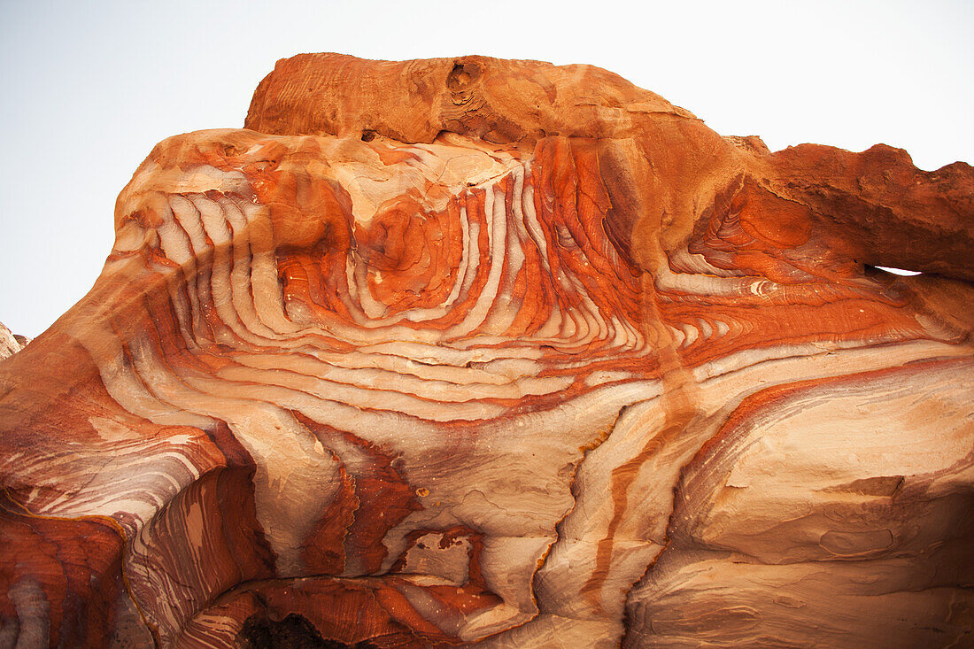 Farbenfroher erodierter Sandstein; Petra, Jordanien